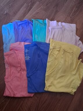 Bundle Of 7 St. John's Bay V Neck T-shirts M